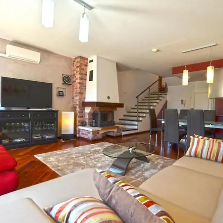 Apartment Max