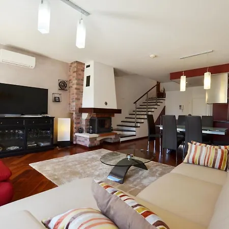 Apartment Max
