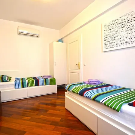 Max Apartment
