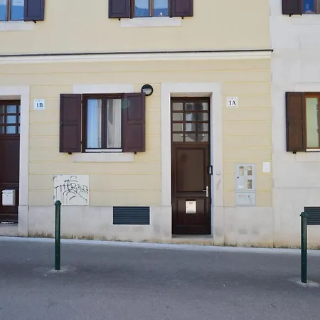 Apartment Max