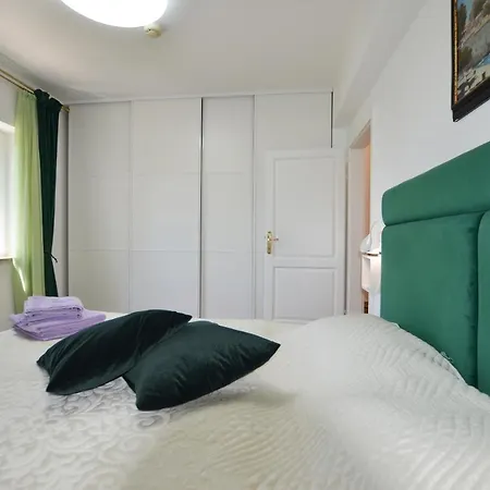 Apartment Max